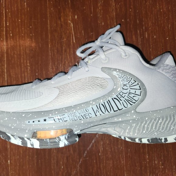 NIKE ZOOM FREAK IV INDOOR BASKETBALL USE ONLY SON OUTGREW SIZE 8 - Picture 4 of 8